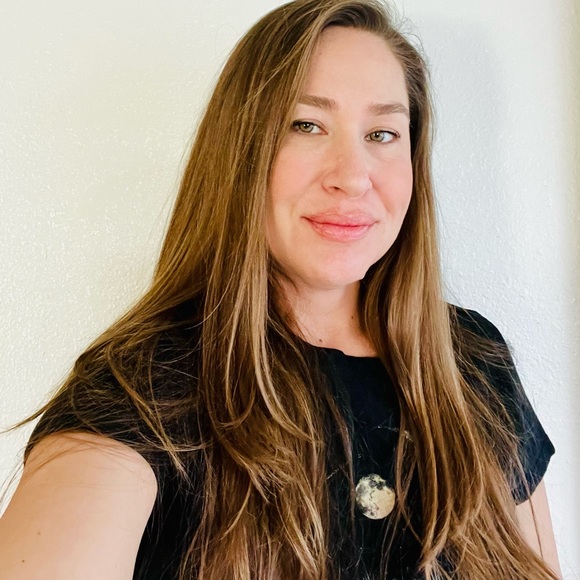 Meet your Posher, Alexis - Picture 2 of 3